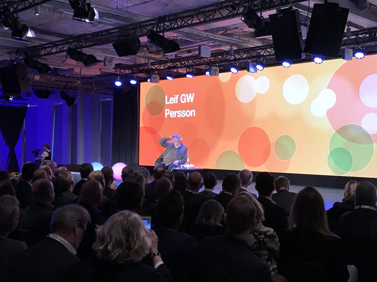 foretagsuni's tweet photo. Äntligen dags för #säkerhetsgalan igen! Leif GW Persson om brottsutvecklingen, Joakim Jardenberg om digitalisering och Jessikka Aro om fake news. Bland annat. https://t.co/IqFnL33SZu