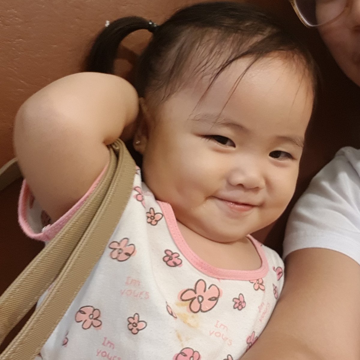 nosystranger's tweet photo. My dinner date in her pyjamas πΆππ #mytoesmyniece #enggg https://t.co/4bM0myK8Uy