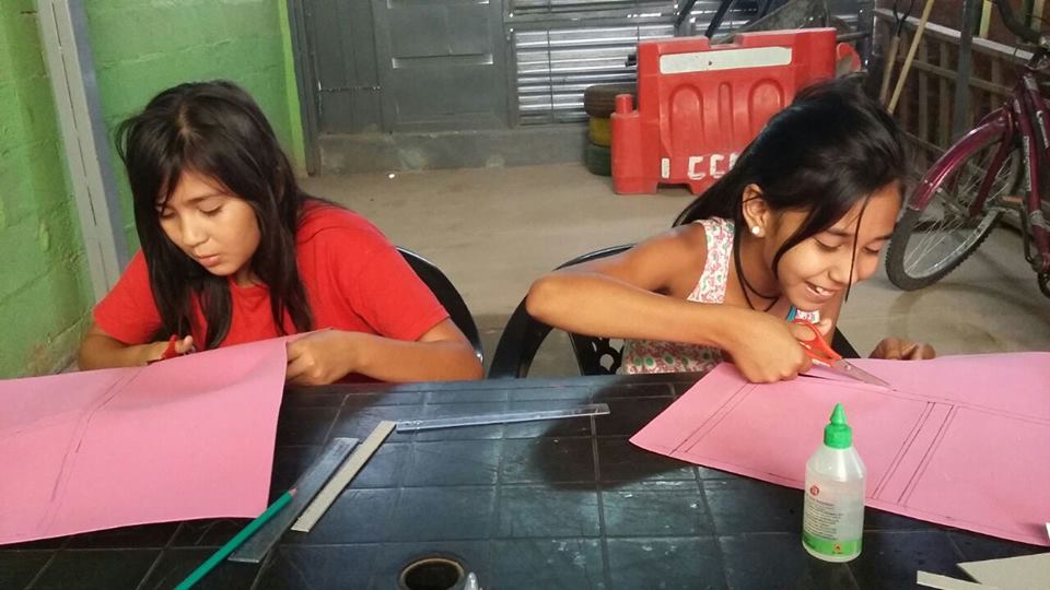 MuniResistencia's tweet photo. 🎸LOS #VECINOS DISFRUTAN DE LOS #TALLERES DE LA #CULTURAESTUDERECHO
🎨Así disfrutan los niños y adultos en los #CentrosComunitarios #VillaRíoNegro, #SantaRita, #VillaDonAndrés, #BarrioGüiraldes, #BarrioIndependencia, #13DeDiciembre, #VillaEncarnación, #MarianoMoreno y #PalermoII https://t.co/sMqTiTaToh