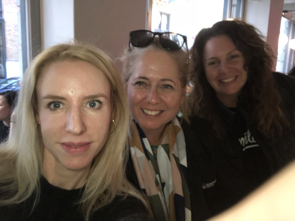 Anne__Lawrence's tweet photo. Big shout out to the awesome @ElizeHattin from @SmartHubRocky and @lindaamccall from @bizinbarefeet - together on the #scleaders18 @catalyst_au in 🇺🇸 https://t.co/PnjxrQD8wb