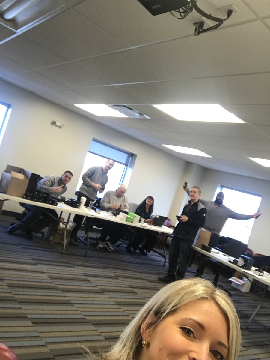 slazette's tweet photo. 🦇 BAT team in action! #ATT @MBonaparte @ScottMoneyMcKee @bsenk4 @THEKristimeyers @JohnKron @phoneguru4 @judy_cavalieri @alysonwoodard https://t.co/3hEGm7YM9w
