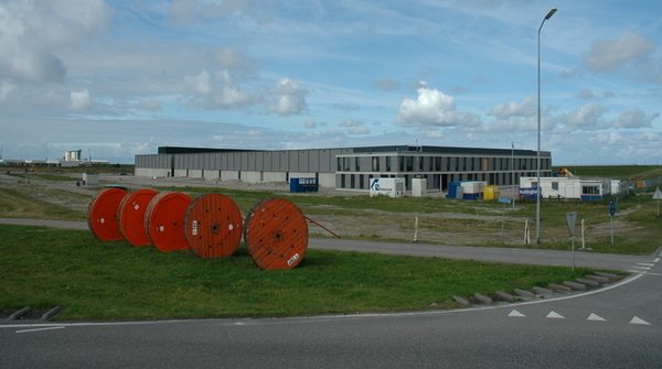 AppwatchingNL's tweet photo. Het datacenter in de Eemshaven krijgt een investering van 500 miljoen euro van @Google. Dat meldt @rtvnoord.
https://t.co/brLtEAfa0y https://t.co/Z1OFE47rXf