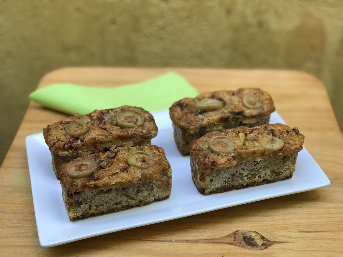 bruleeartesanal's tweet photo. Estos mini bocados de parmesano,olivas y tomates secos es una propuesta que nunca falla. No te olvides de hacer tu pedido, andamos WhatsApp 1157952234 #brûlee #purasabrosura #hechoconsabor #minibocados #parmesano #olivas #locuratotal https://t.co/xLkGU6dChD