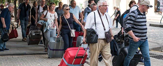 CubaTradeMag's tweet photo. Kenya's president arrives in Havana for a state visit. Online store makes #Cuban-made jewelry available to U.S. shoppers. Europe's MSC Cruises plans its first #Cuba trips out of Miami.
https://t.co/VNyzczXg4x https://t.co/JFHBUftVlT