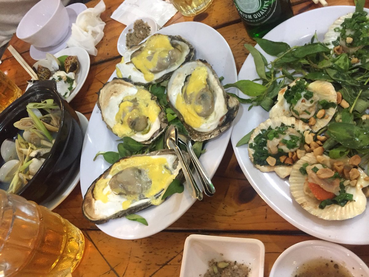 NattyLe0212's tweet photo. Bạn vk ham ăn quá, chụp hình thiếu tùm lum món hìhì... 🤣🤣
#seafood
#hảisản
#NattyLe https://t.co/WnHUty8DJN