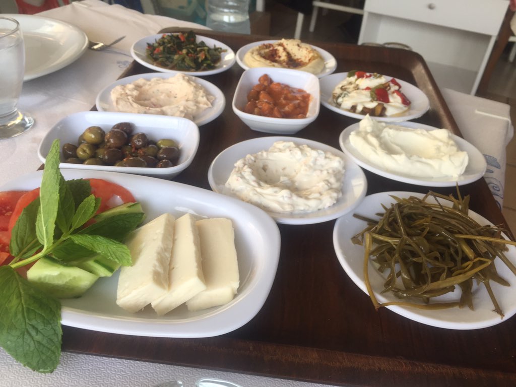 Rakıya başlayalım biz artık.. rakı meze ile güzel... mersinden selamlar