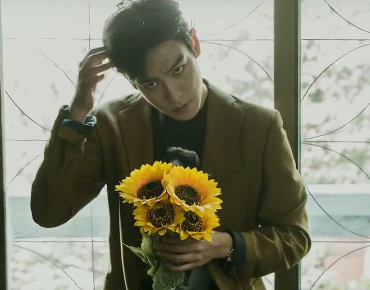 TOP_oftheTOP's tweet photo. TOPmemories 😍

💐🌹🌷🌺🌸
Hope everyone's having a good &amp; happy Thursday☺

❤🔝❤

#BIGBANG #TOP #ChoiSeungHyun #탑 #최승현 #빅뱅 
Photos via Pinterest / scan cr logo https://t.co/oRNngHHGRb