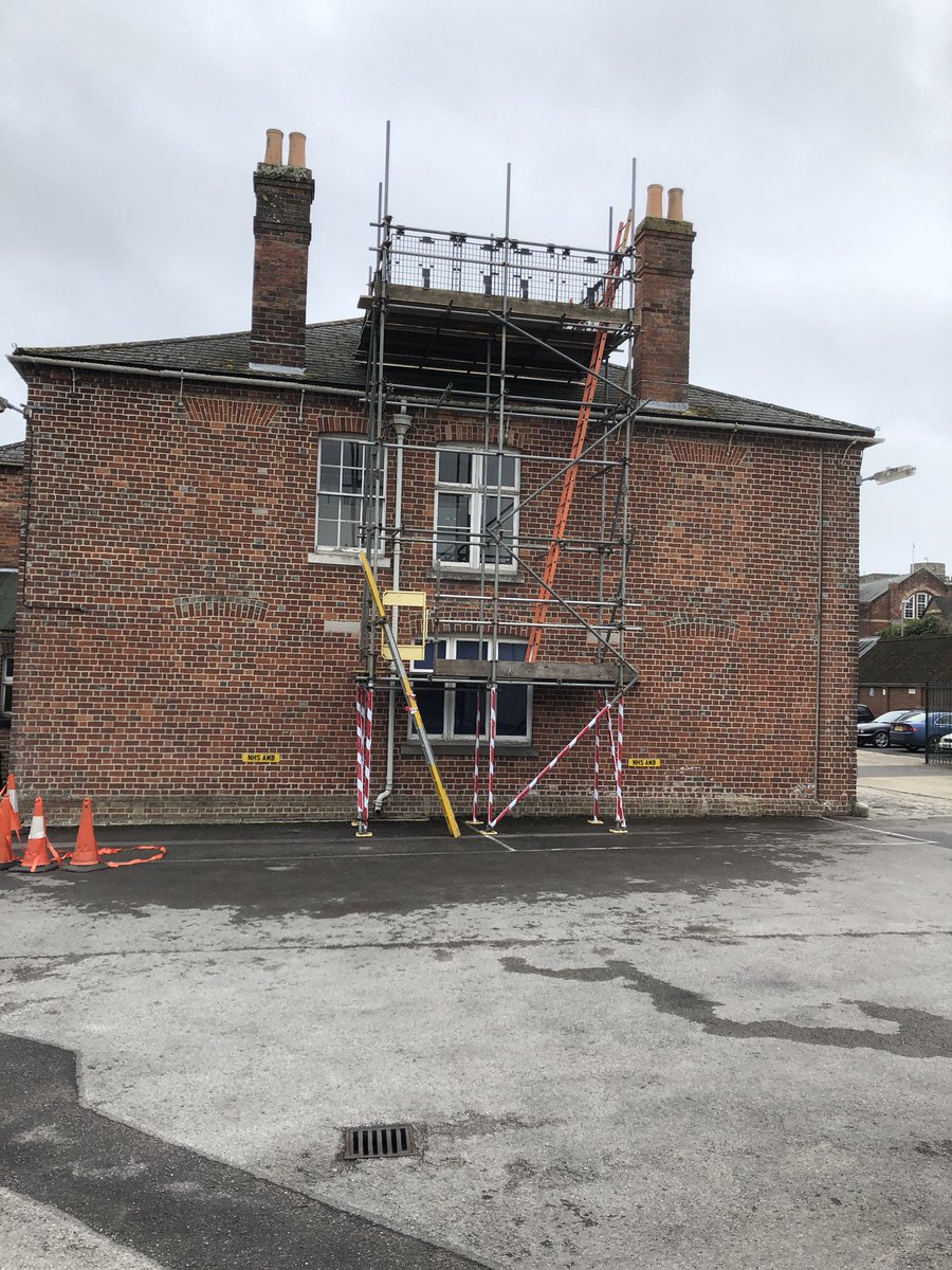 SamScaff2003's tweet photo. Independent Access tower. #Dorchester #Scaffolding https://t.co/MwTJf3MWXx