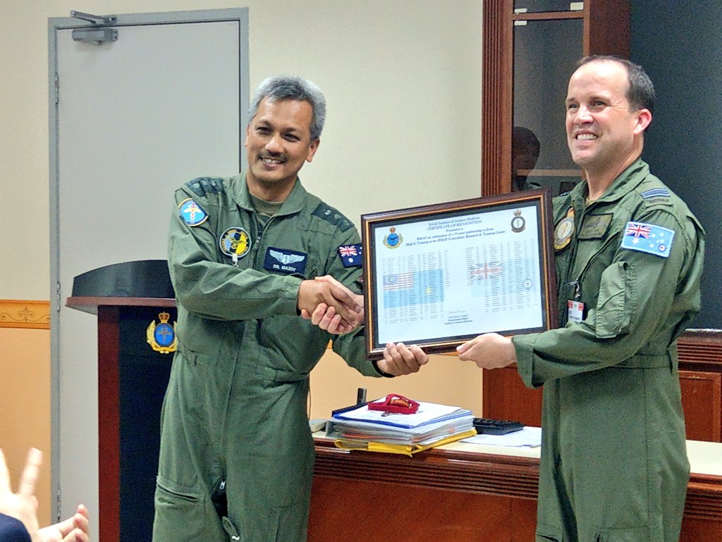 drMariah_IPP's tweet photo. 15 March 2018: #IPP and RAAf AVMED celebrated our 10th year joint collaboration in training doctors and pilots on aviation medicine and high-G exposures between the 2 countries. 
@DrKoming 
#airforcenextgen
#PerkasaPerwira https://t.co/n8Ihi3nLYo