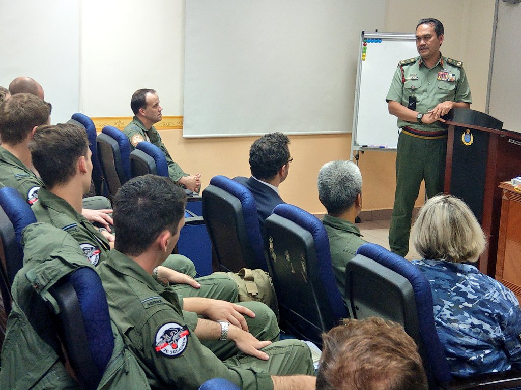 drMariah_IPP's tweet photo. 15 March 2018: #IPP and RAAf AVMED celebrated our 10th year joint collaboration in training doctors and pilots on aviation medicine and high-G exposures between the 2 countries. 
@DrKoming 
#airforcenextgen
#PerkasaPerwira https://t.co/n8Ihi3nLYo