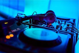 Techno_Guru_'s tweet photo. Find your own style... there's no right or wrong way to mix.
#techno #technoguru #DJ https://t.co/Yoz36FWCOe