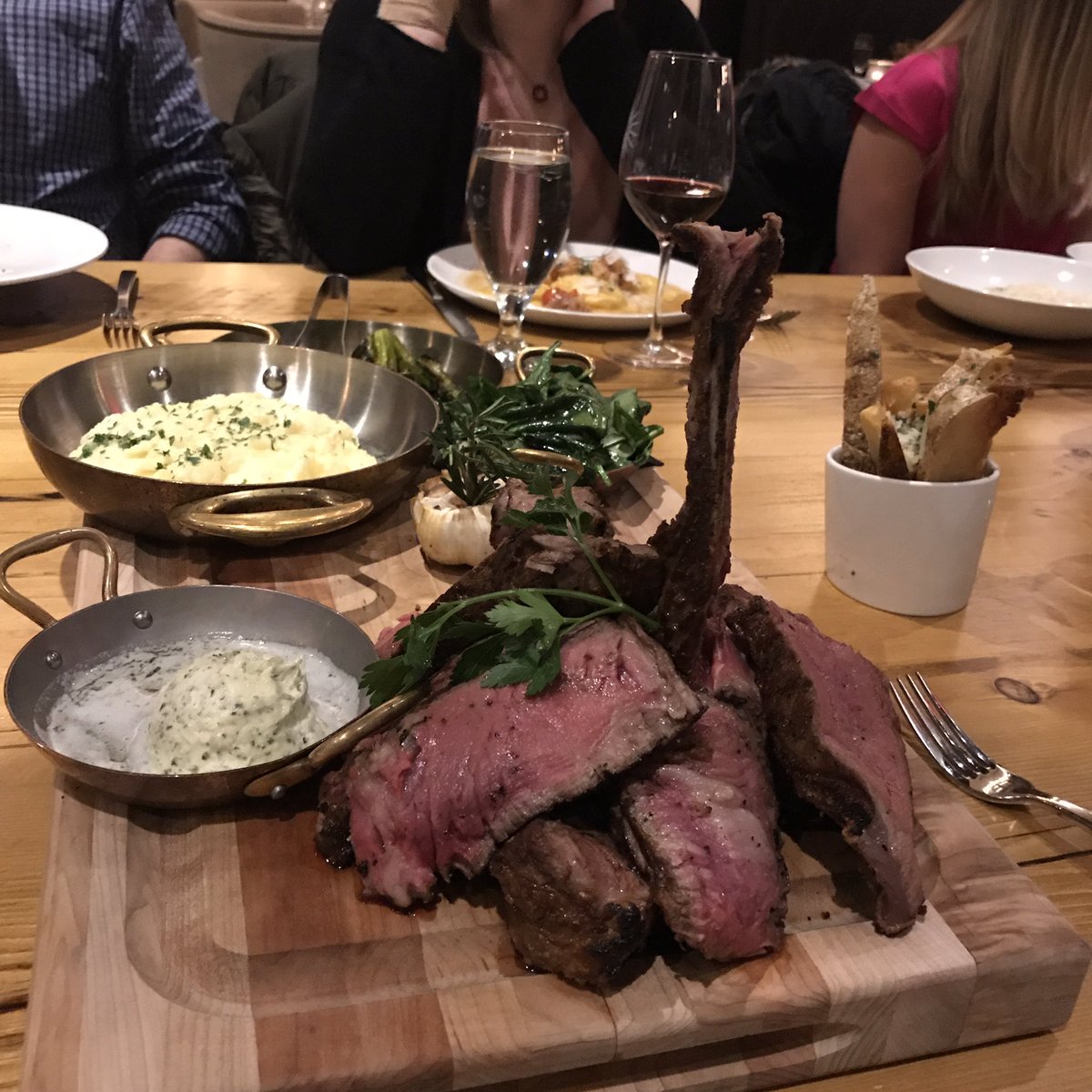 Lisayoung01's tweet photo. Thank you @Tuscan_Kitchen #Boston #Seaport for invite & spectacular hospitality. #48ozPorterHouseSteak #MarscaponeParmeseanMashedPotatoes #BostonFoodie #BostonConcierge #BostonRestaurant https://t.co/1yJXgaAxXK