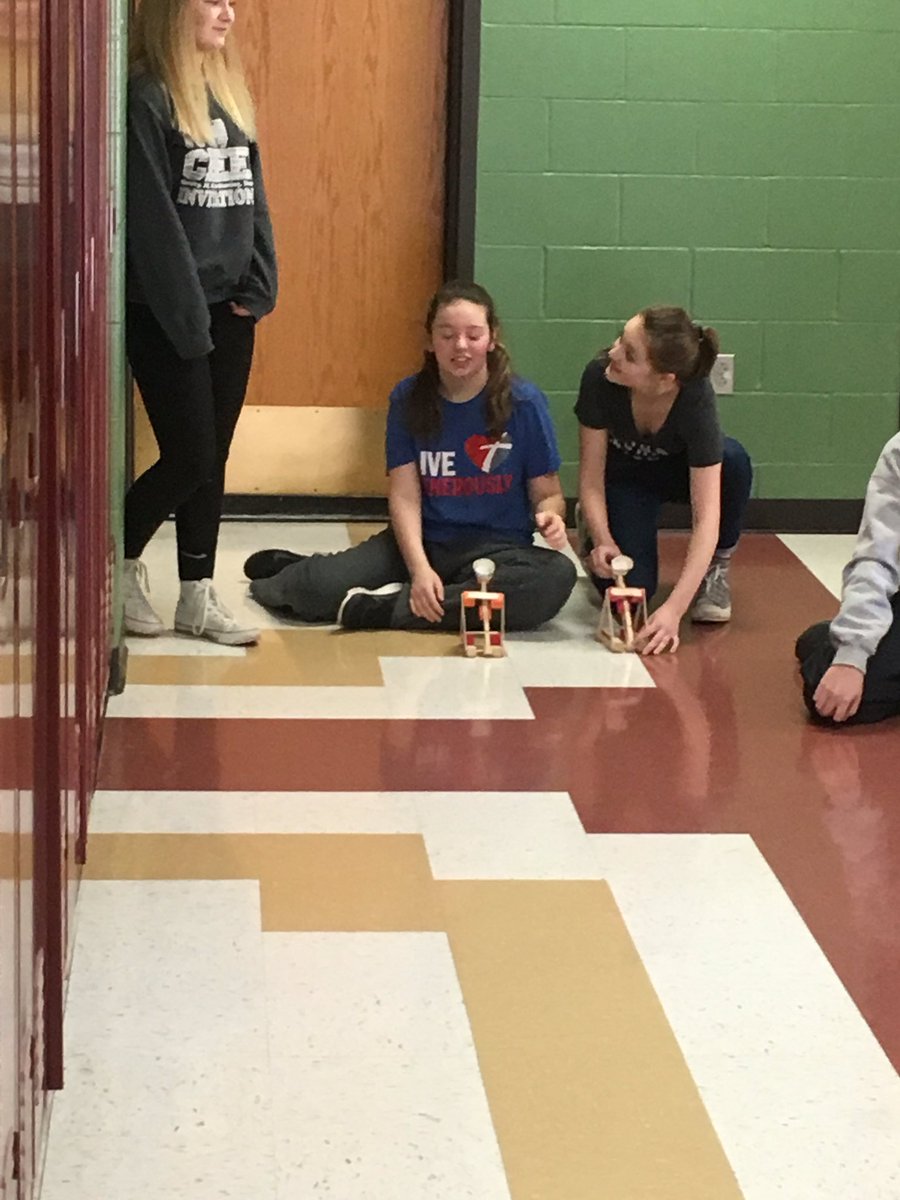 LeRoySTEM's tweet photo. Starting off the quarter right by using design skills to create catapults! #STEM @instructables #JHSTEM https://t.co/UOMwq9tKhw
