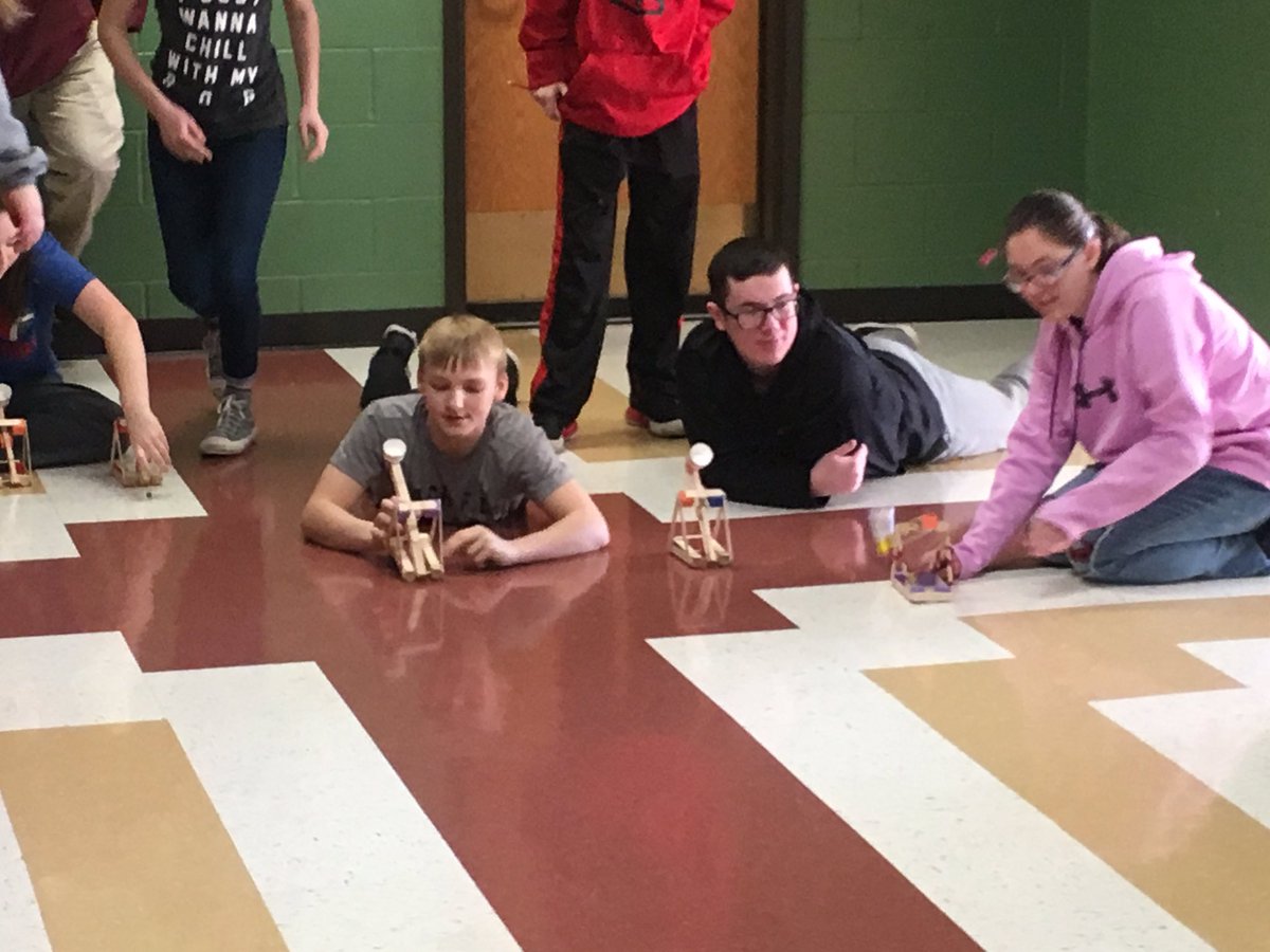LeRoySTEM's tweet photo. Starting off the quarter right by using design skills to create catapults! #STEM @instructables #JHSTEM https://t.co/UOMwq9tKhw