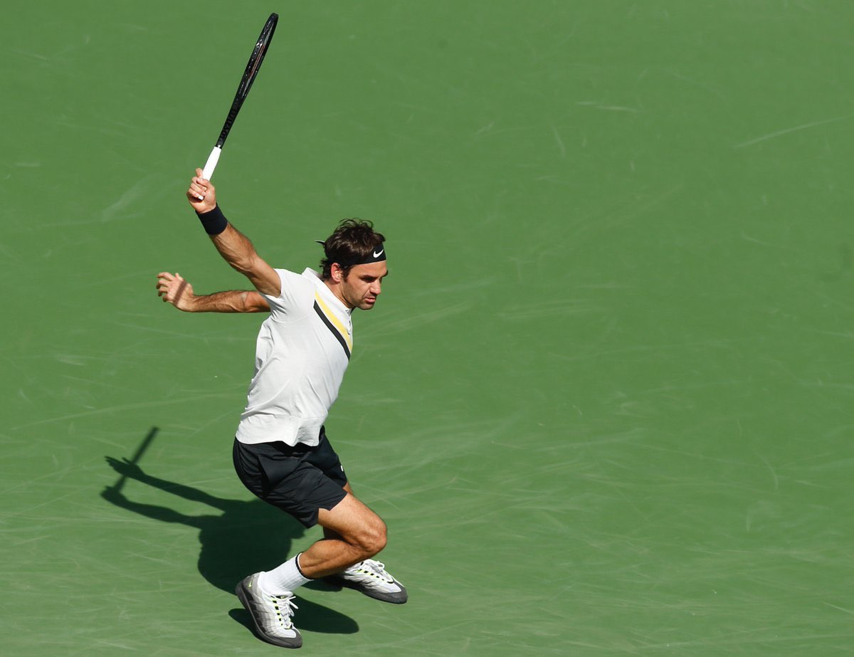 rodgerfederer3's tweet photo. Had a nice day at the office with no ☔️ and all ☀ https://t.co/cFpVV4jRd3 https://t.co/G0yV3otg1G
