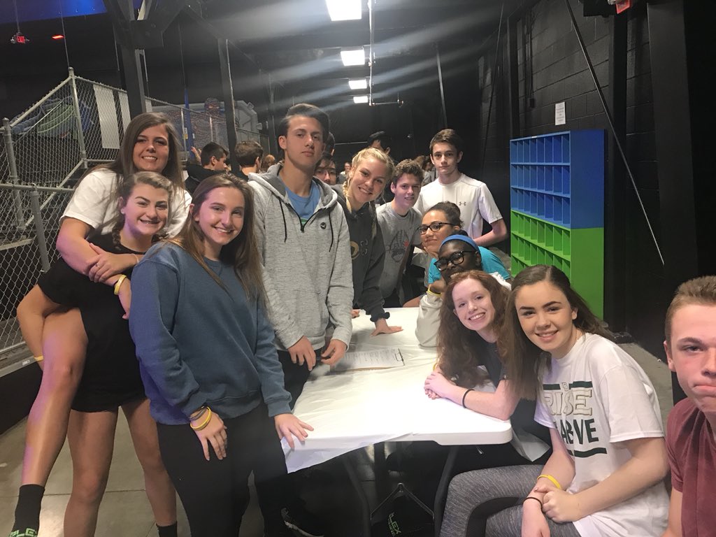 _CoachCook's tweet image. AMPED for team builder at #ThePlex with my @RBHSGators CREW students! #TheCookies #Dub