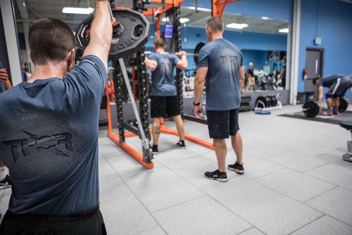 SMARTERTeam's tweet photo. Squats, pull ups, and kneeling press on with the @RogersAthletic Rack, Core Developer, and @Elite_Form. #GetStrong #EarnYourNumbers https://t.co/Vrdudj8Mu9