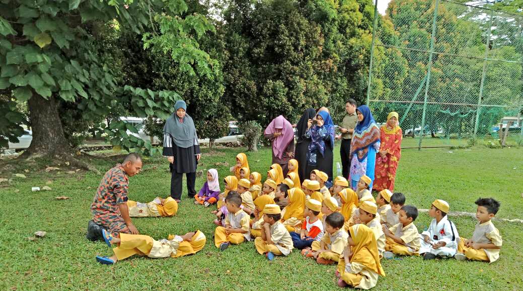 15.3.18 - Pasukan Bertugas BBP Ampang @bombaJBPM Sel mengadakan latihan kebakaran, ceramah &amp; demonstrasi kebakaran kpd 41 pelajar termasuk Guru Tadika Khalifah Didik di Taman Dagang Ampang <a href="/azmiosman01/">azmi osman</a> <a href="/AriffQassim/">ariff qassim</a> @timPengarahJBPMSel CC <a href="/KP_bombaJBPM/">YAS Dato' Sri Abdul Wahab bin Hj Mat Yasin</a> <a href="/BKKJBPMHQ/">Fire Safety Division</a>