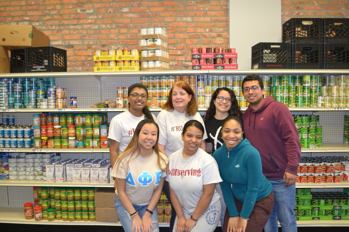 ArmInArmNJ's tweet photo. We were delighted to have students from the @RiderBonner program volunteer with us this week as part of their spring break service project. #RUserving #bettertogether https://t.co/deOGR11oXV