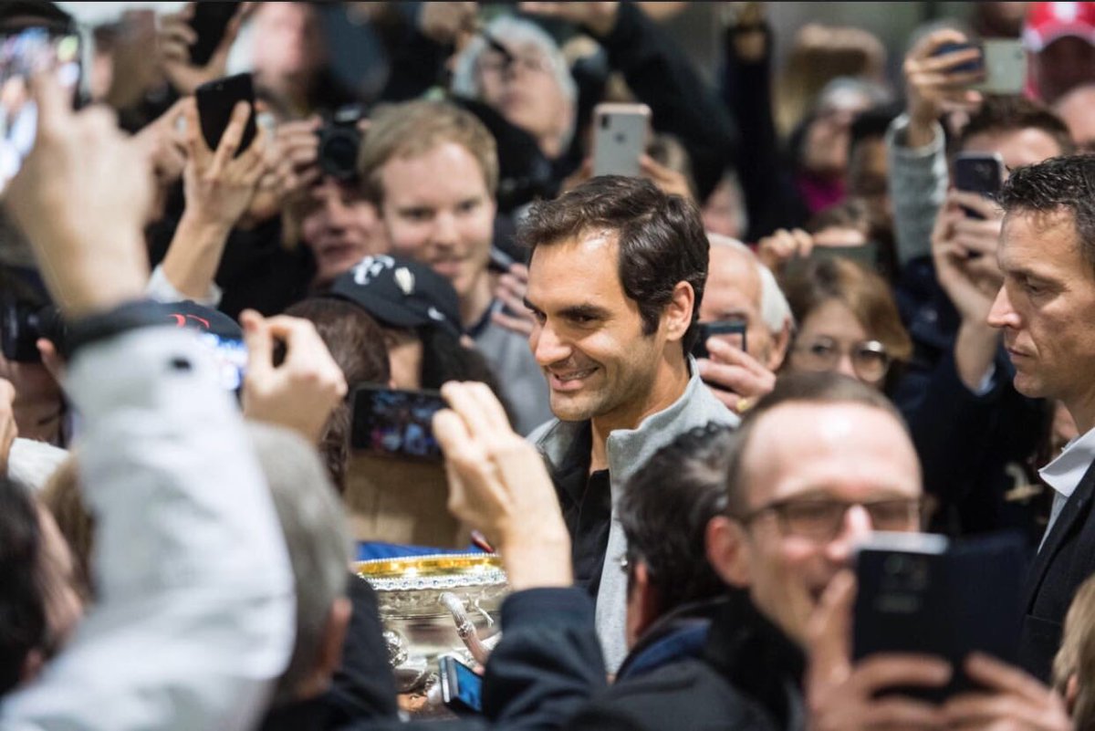rodgerfederer3's tweet photo. Had a nice day at the office with no ☔️ and all �� https://t.co/cFpVV4jRd3 https://t.co/T7C0f0j6KZ