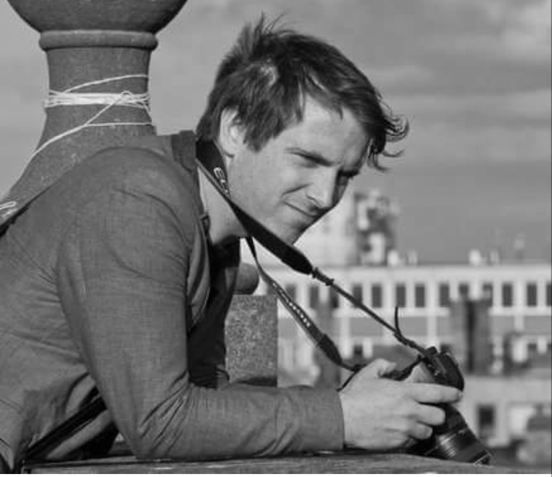 SHOOTonline's tweet image. Director Simon Eustace Lands at MUGSY: Director Simon Eustace has joined MUGSY for exclusive U.S. representation. This will be the first U.S. representation for the London-based visual storytelling and dialogue director. Known for his… dlvr.it/QL7Br9 #SHOOTonline