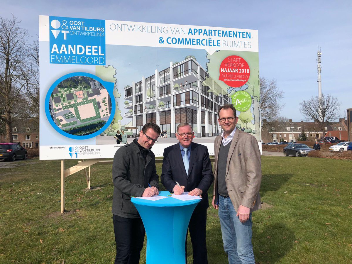 OVTontwikkeling's tweet photo. Ondertekenen contract en onthulling bouwbord met @HSuelmann  Start ontwikkeling project AanDeel @GemeenteNOP https://t.co/0e9NJG5bcQ