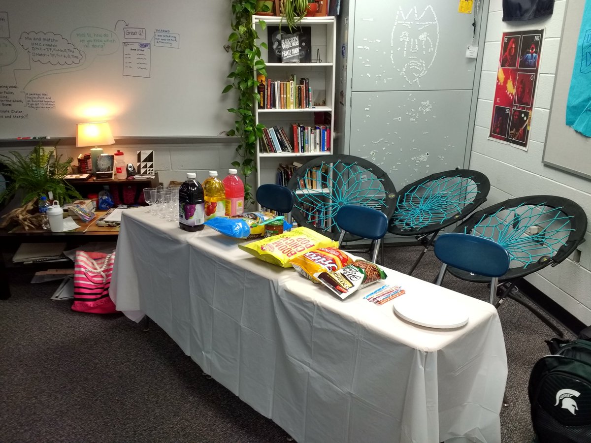 iamchiaravalli's tweet photo. I swear @MSUCollegeofEd interns and seniors are the best #FancyResearchParty https://t.co/29AYXJACta