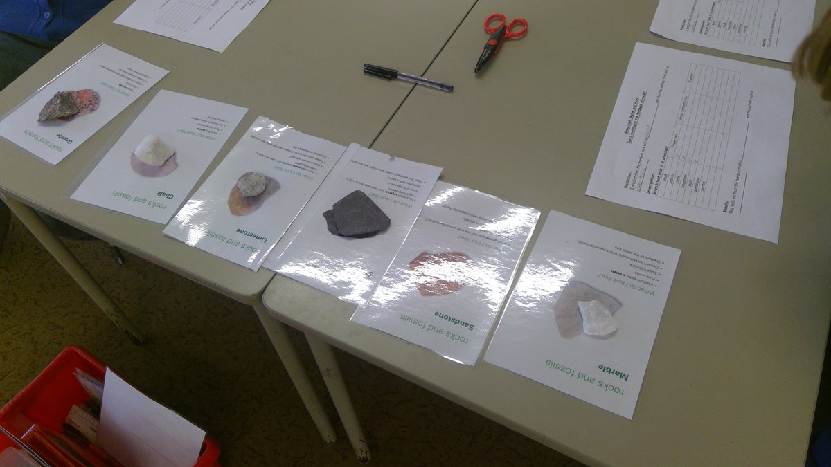 RhydyfroPrimary's tweet image. Year 3/4 are investigating the hardness and softness of different rocks by performing the scratch test! #WeLoveScience #FantasticFossils #MohScale #ScratchTest