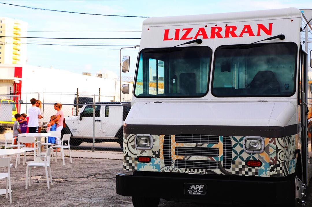 thewhitepantry's tweet photo. #TBT to the @LizarranAmerica food truck at one of our events! 🍤🥘 ⠀⠀

#miami #wynwood #miamifoodtrucks #foodtrucks #lizarran #throwbackthursday #thewhitepantry #eventspace https://t.co/VXpMsNGcnw