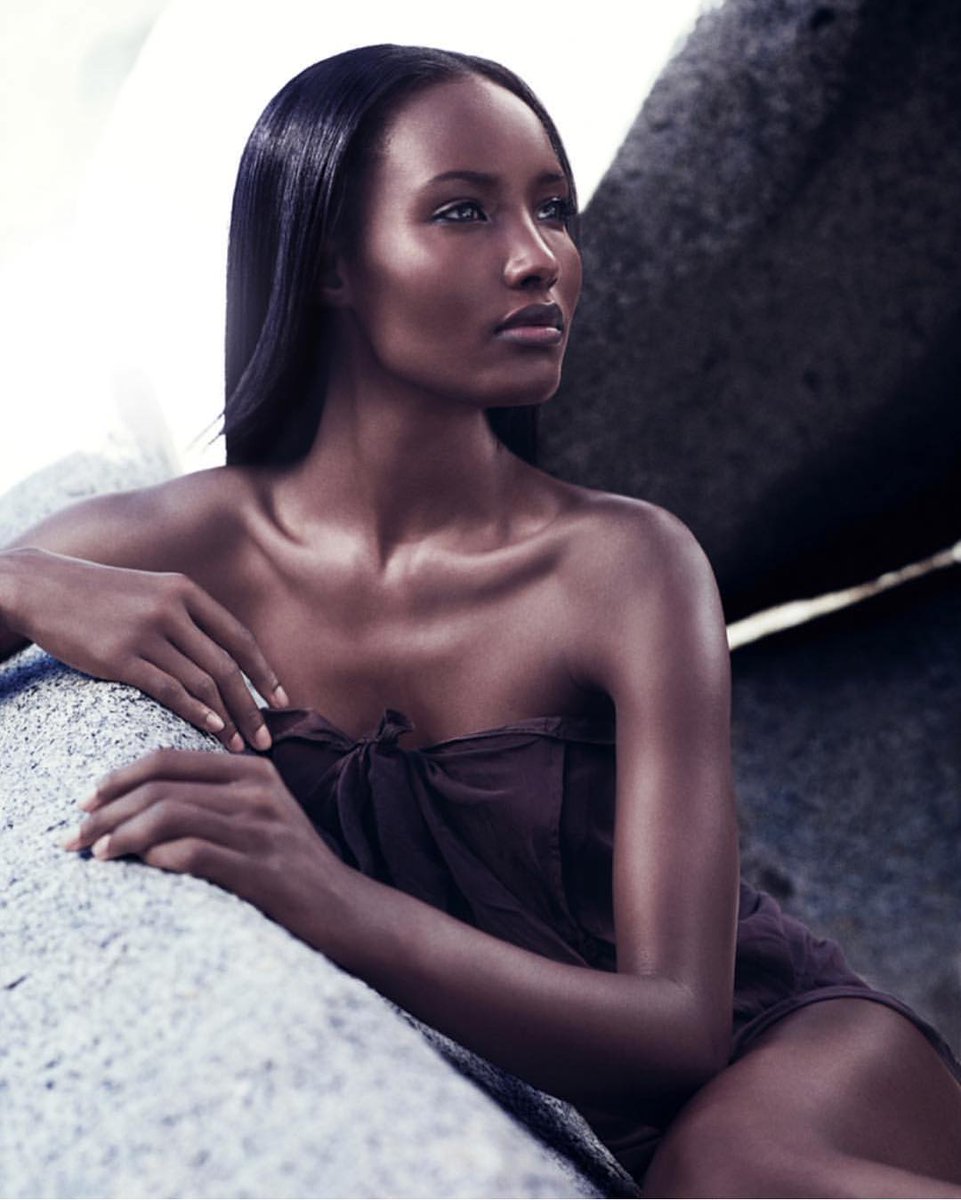 zenmagafrica's tweet photo. Thursday's are for throwbacks (Fatima Siad) - #tbt

Modelled by @FatimaSiad ❤️❤️   

#ZenMagazine | Follow us on Instagram @ https://t.co/GZr8N6BgR7 https://t.co/CZIVxrMfIw