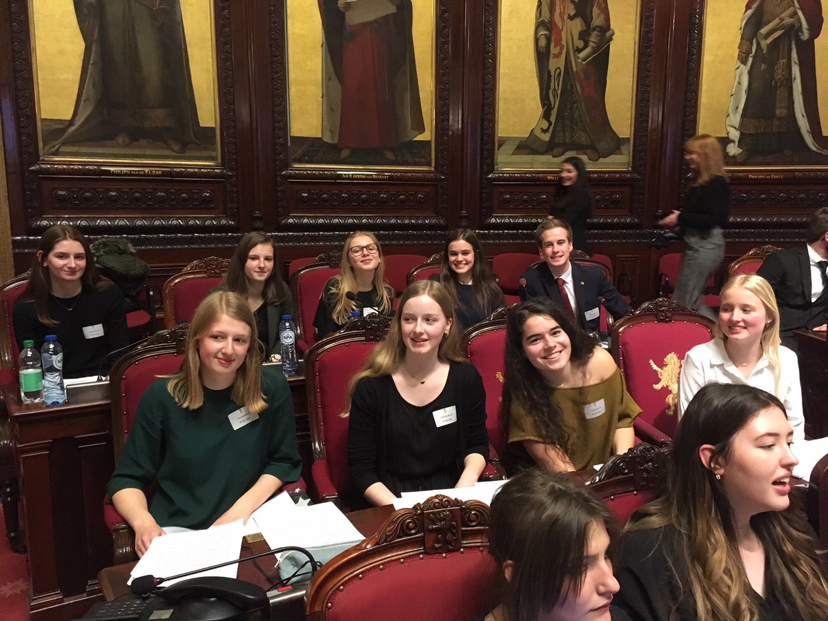BAPitzemburg's tweet image. Leerlingen van het 6de jaar @BAPitzemburg @GO_onderwijs @StadMechelen nemen vandaag deel aan @eypeuropolisBE in de @SenaatSenat te @StadBrussel. Realisatie van #SDG16 &apos;Justitie, vrede en sterke publieke diensten&apos;. #samenlerensamenleven