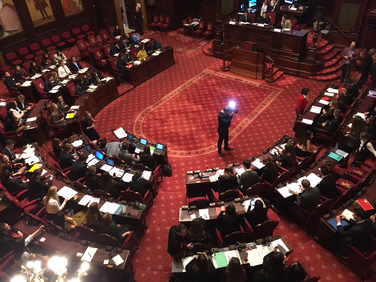 BAPitzemburg's tweet image. Leerlingen van het 6de jaar @BAPitzemburg @GO_onderwijs @StadMechelen nemen vandaag deel aan @eypeuropolisBE in de @SenaatSenat te @StadBrussel. Realisatie van #SDG16 &apos;Justitie, vrede en sterke publieke diensten&apos;. #samenlerensamenleven