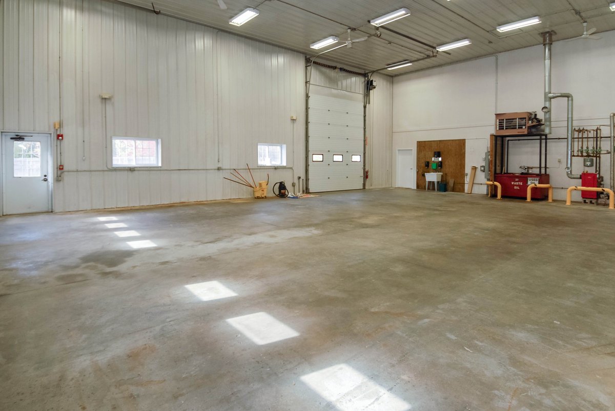 DowRealtyGroup's tweet photo. Great location for a maintenance garage, landscaper/supplier, heavy machinery, antique car collector and more.

Call Us:
866-525-3946
603-569-HOME
info@adamdow.com
https://t.co/c5BaYR1CLm

#forsale a#WolfeboroNH #NHlistings #NHrealestate #dowrealtygroup #kwri #adamdow.com https://t.co/mAnIGedAQv