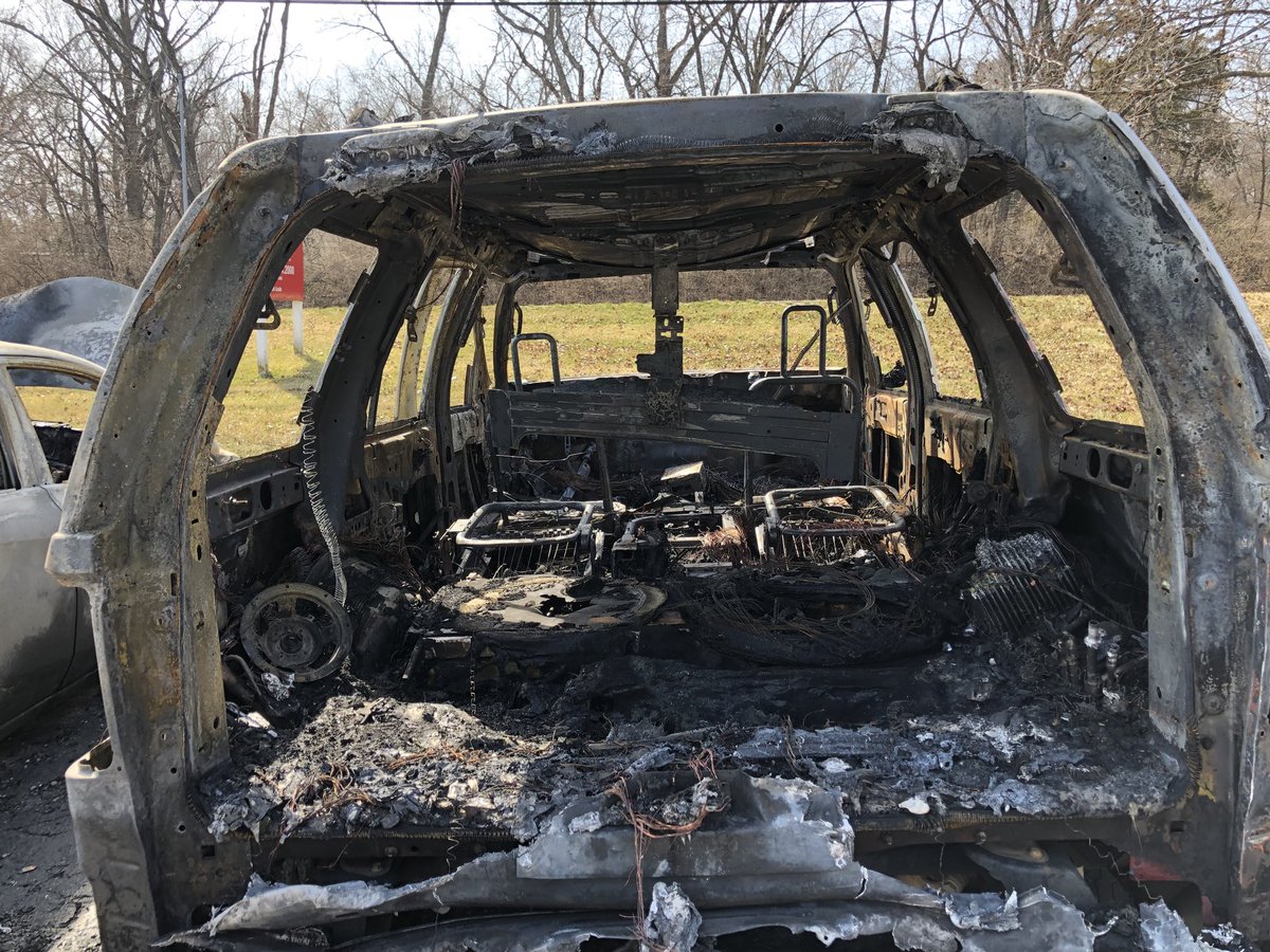 ron_busse's tweet photo. RIGHT NOW: @kcpolice are investigating a case of arson after several cars including these two caught fire at the South Kansas City Business Center early this morning. @41actionnews https://t.co/z3aCMhWwfz