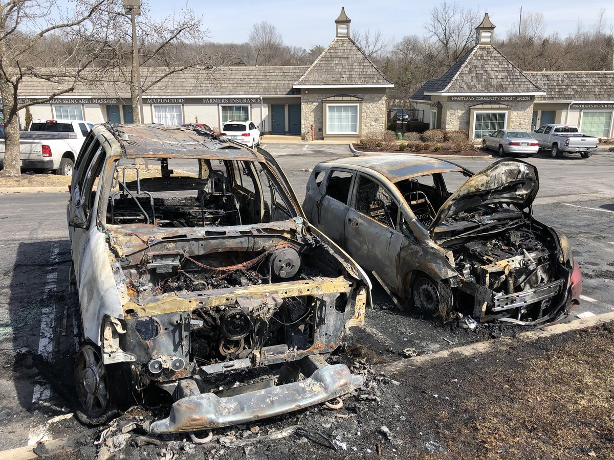 ron_busse's tweet photo. RIGHT NOW: @kcpolice are investigating a case of arson after several cars including these two caught fire at the South Kansas City Business Center early this morning. @41actionnews https://t.co/z3aCMhWwfz