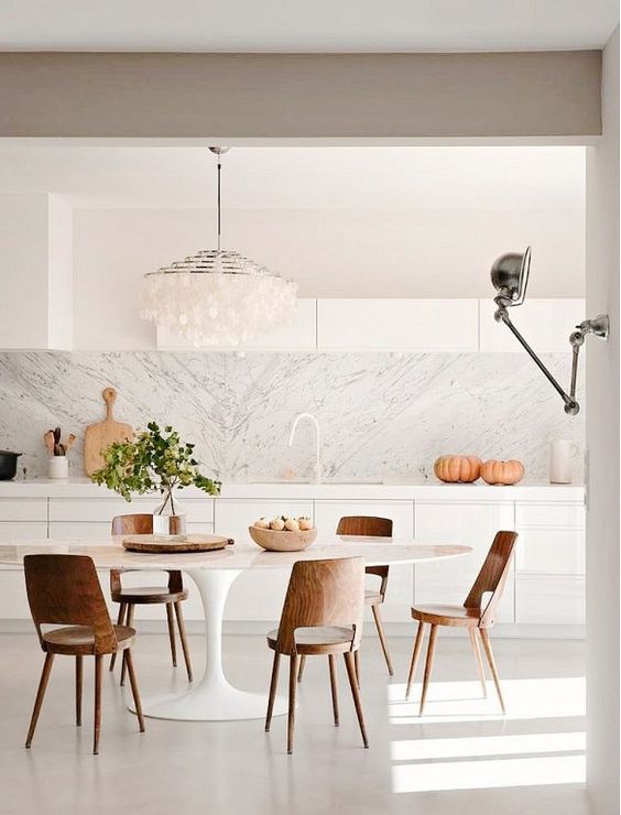 MorphDesignCo's tweet photo. Dining tables are hot spots even when there’s no food on them, they’re where you share good times with family and friends. 

Image Source : mydomaine #morphdesign #morphmagic #interiors  #beautifulhomes  #instadecor #minimalistdecor #homestyling #diningtable #interiordesigns https://t.co/gdbbWdbASV