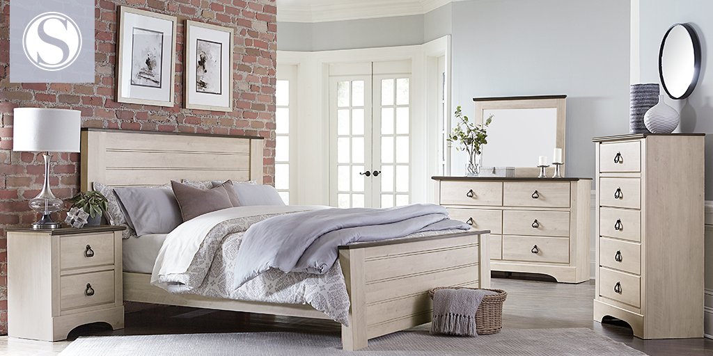standardinstyle's tweet image. With versatility and transitional styling, Rivervale has long lasting appeal, and its contrasting two-tone finish goes well with any décor. Learn more at: ow.ly/SKZs30iVqfn  #ProductSpotlight #TransitionalStyling #Bedroom #Bed #StandardFurniture #Furniture