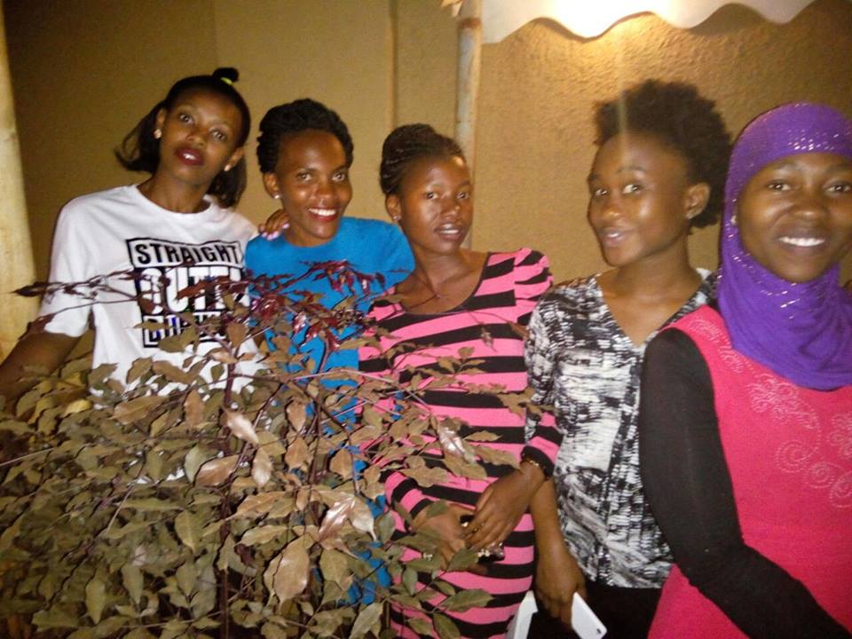 SarahOwembabazi's tweet photo. @diyan5m @G_Simon_ @dorisquatre @eswabie Do you membership this @RUTAMU2 Fellowship. @rctlakevictoria Was taking over our fellowship as we hosted  @Katsiikurah Talking about earning from Hand Crafts. #ThrowbackRct #Rotaract50 #WorldRotaractWeek It was an amazing fellowship. https://t.co/NMWYxgHI6b
