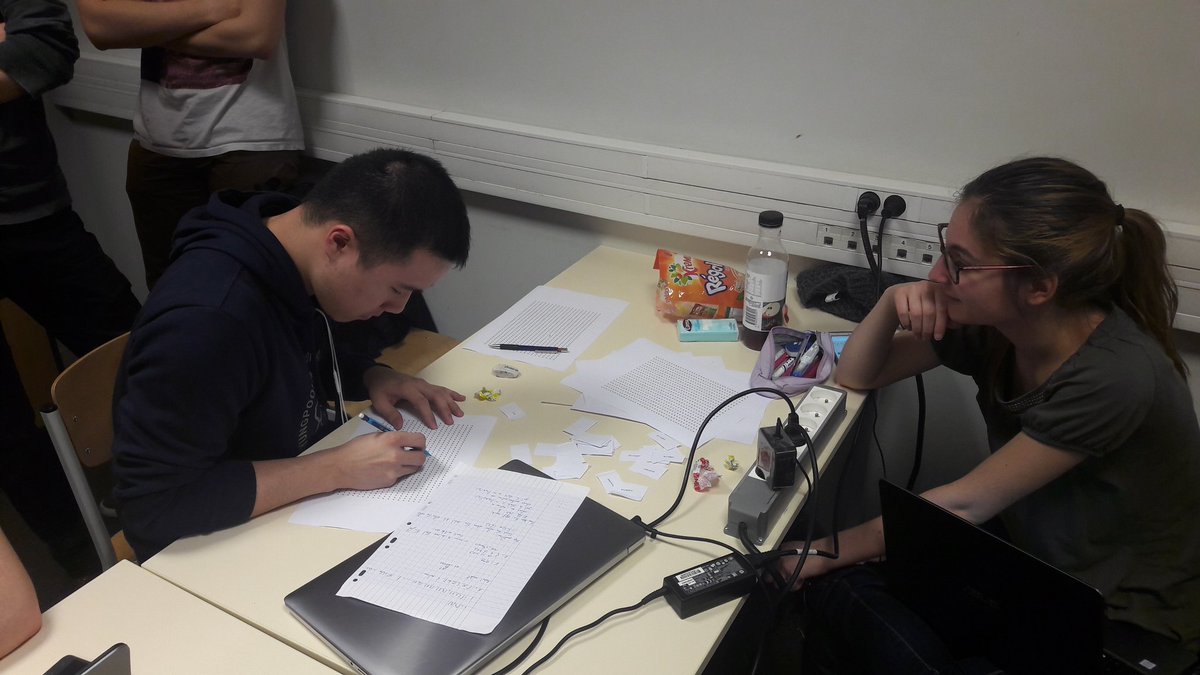 vncntrgr's tweet photo. Ludifier mon projet : définir problématique, intention, mécanismes et créer proto papier de jeu en 3h avec les étudiants @IngenieursECE #Gamejam https://t.co/ck17pjq0Fo