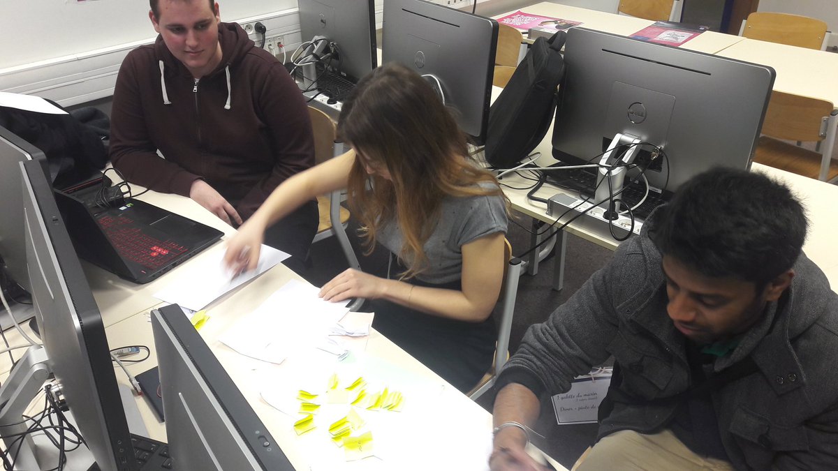 vncntrgr's tweet photo. Ludifier mon projet : définir problématique, intention, mécanismes et créer proto papier de jeu en 3h avec les étudiants @IngenieursECE #Gamejam https://t.co/ck17pjq0Fo