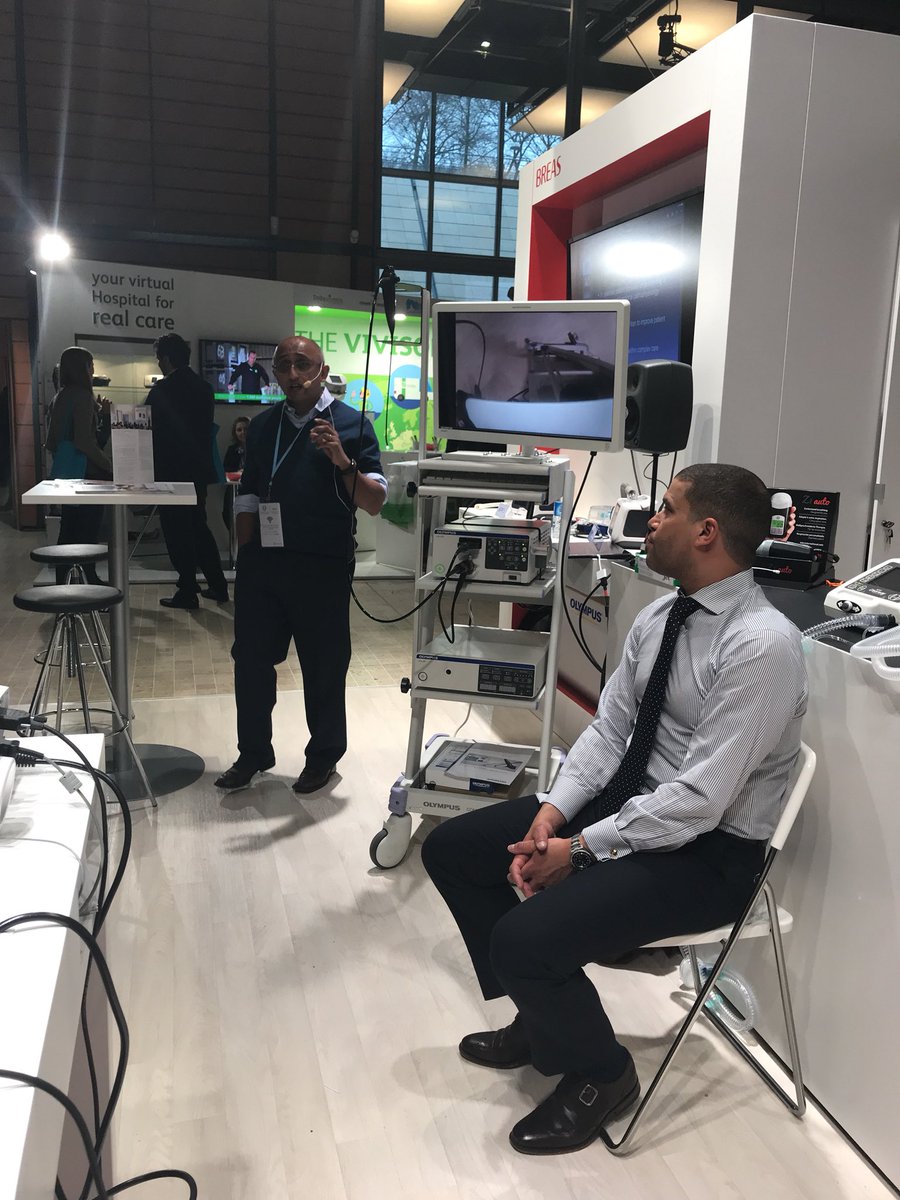 NippyVentilator's tweet photo. Dr Vyas giving us an introduction to scoping! #livescoping https://t.co/pf7mZy9qrE