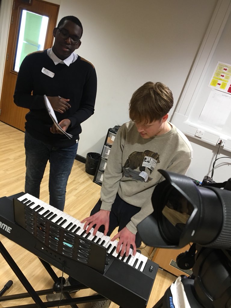 BAbbey_Art's tweet photo. #thisishoweedoit #inspirefest #lbbd Songwriting #1workshop with singer song writer @iamlanre & electronic producer Taylor @BarkingAbbeySch #photography #film #media #multimedia @BarkingAbbeyMus @BAbbeyDance @BrighterSound 🤓🍀🙅🏽♀️✌🏽☄️💫🌟🎤🎸🎷🥁🎬 https://t.co/u4ZNqj6eZ8