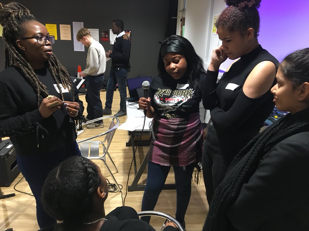 BAbbey_Art's tweet photo. #thisishoweedoit #inspirefest #lbbd Songwriting #1workshop with singer song writer @iamlanre & electronic producer Taylor @BarkingAbbeySch #photography #film #media #multimedia @BarkingAbbeyMus @BAbbeyDance @BrighterSound 🤓🍀🙅🏽♀️✌🏽☄️💫🌟🎤🎸🎷🥁🎬 https://t.co/u4ZNqj6eZ8