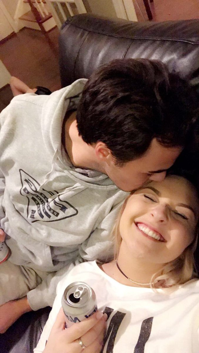 DodgeKristine's tweet photo. Hit a donkey with your foot and have a kick-ass birthday babe. 💛 https://t.co/4IY13ciyUB