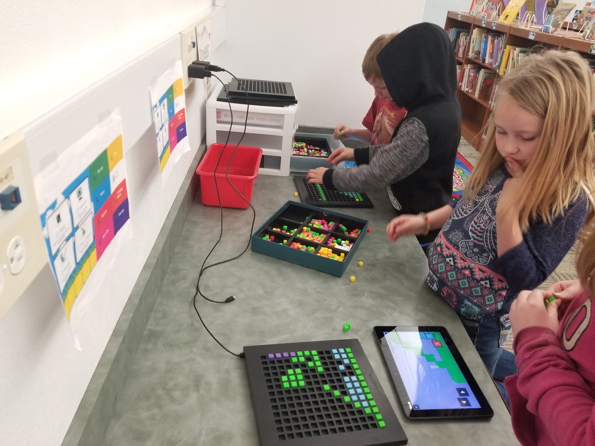 AmberConley88's tweet photo. @STCElementary 2nd graders being innovators using @bloxels! Using their imaginations to build and create video games!! Hands on combined with technology! #BuildingSTEAM #STCR13 https://t.co/uRil8Cjrbl