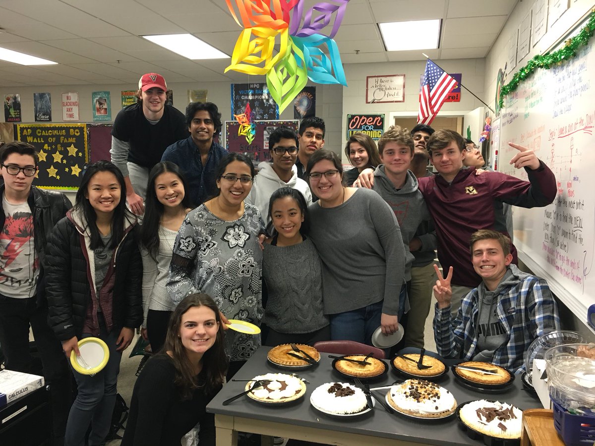 LindaMSchmidt6's tweet photo. Pi day! 3rd Period had an impressive display! 🥧 #CalculusRocks https://t.co/esCkizAAOl