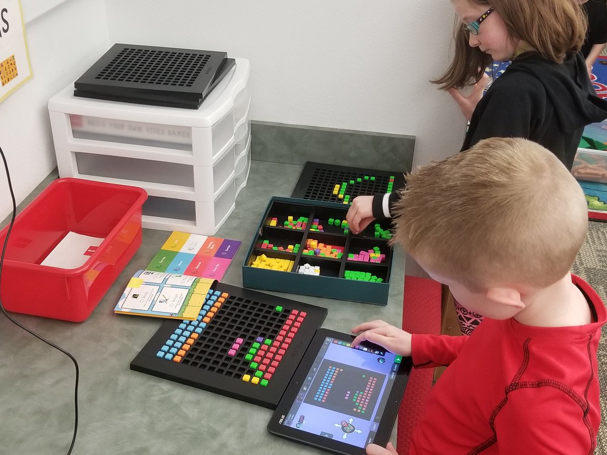 AmberConley88's tweet photo. @STCElementary 2nd graders being innovators using @bloxels! Using their imaginations to build and create video games!! Hands on combined with technology! #BuildingSTEAM #STCR13 https://t.co/uRil8Cjrbl