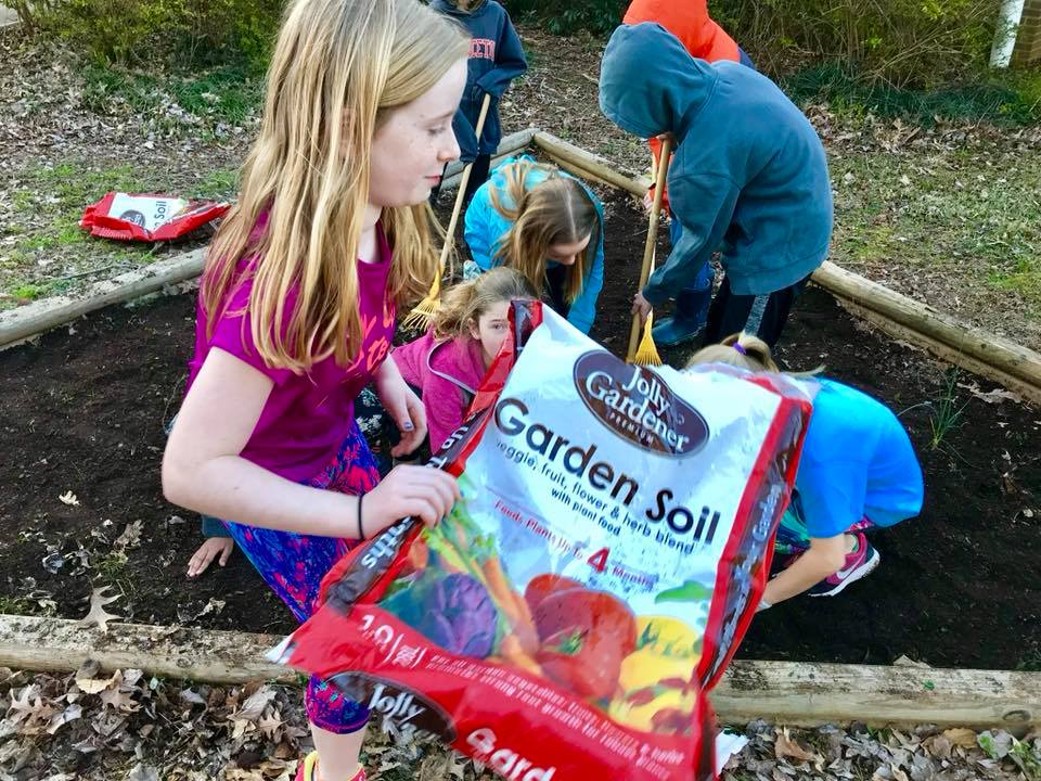 They're clubbin' in a very good way <a href="/Lead_Mine/">Lead Mine Elementary</a> ES! Hundreds of students participate in 9 different clubs that promote learning and wellness! See what they're up to at this awesome school! bit.ly/2tSD79S #learningisfun