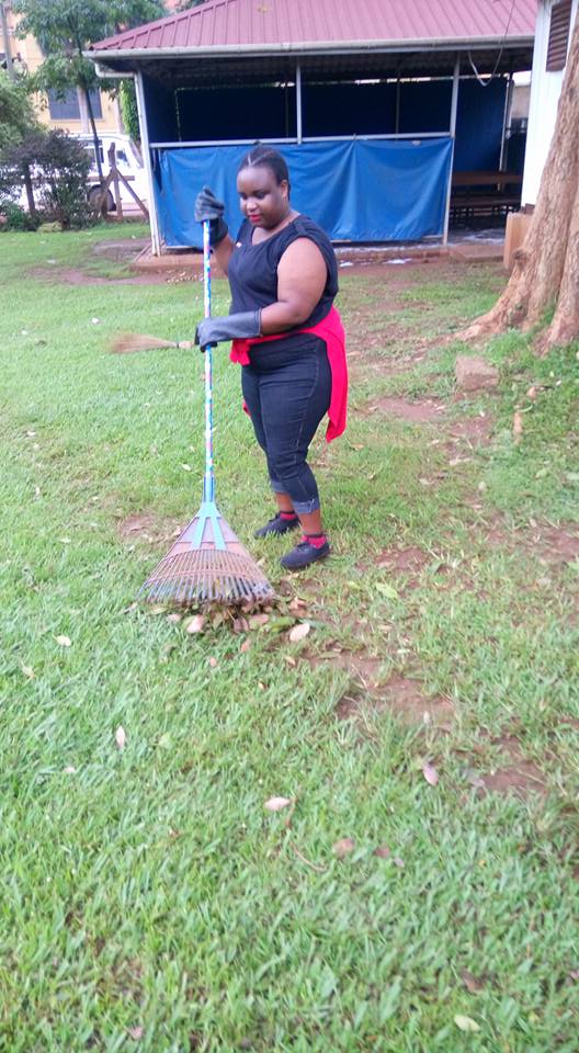 SarahOwembabazi's tweet photo. The @RUTAMU2 Club Secretary @macula15 during Rotaract Action #KiswaHealthcenterCleanUP May2017 #ThrowbackRct #Rotaract50 #WorldRotaractWeek https://t.co/eM0eVPNhvN