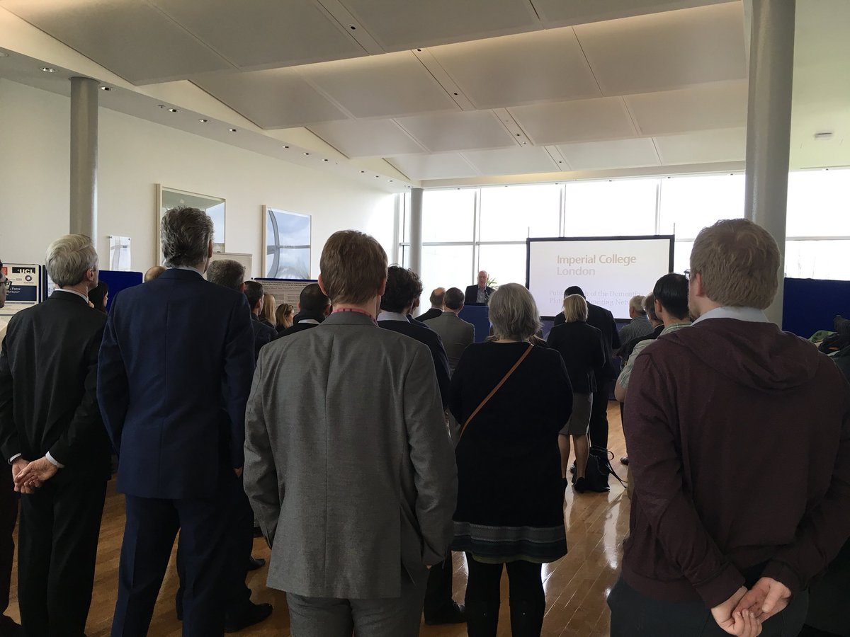 DementiasUK's tweet photo. Sir John Savill: “Working with industry means that research can be translated into patient benefit much more quickly.” @The_MRC @JNJInnovation @GSK @AstraZeneca @InvicroUK @imperialcollege @araclonbiotech @IXICOnews @SomaLogic https://t.co/tWjczZWiWM